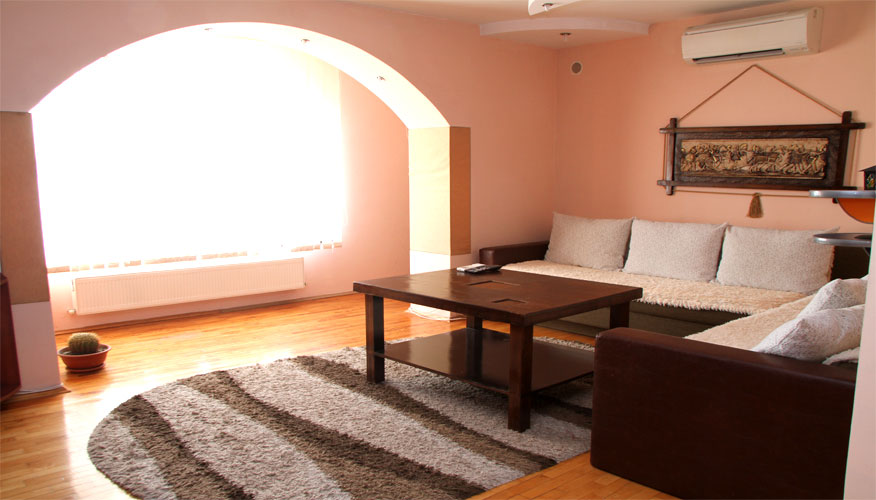 Sehr günstige Wohnung zur Miete in Chisinau: 2 Zimmer, 1 Schlafzimmer, 49 m²